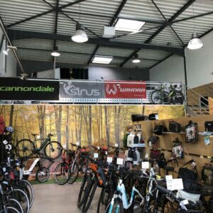 Magasin de vélo de la Concession automobile et locaux d’activités à Vetraz-Monthoux