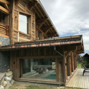 Piscine intérieur du chalet luxueux à Demi-Quartier