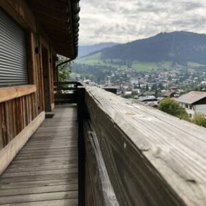 Balcon du chalet montagnard à Megène