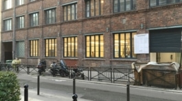 Extérieur des bureaux associatifs dans un bâtiment existant à Paris