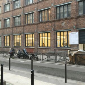 Extérieur des bureaux associatifs dans un bâtiment existant à Paris