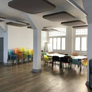 Salle de réunions des bureaux associatifs dans un bâtiment existant à Paris