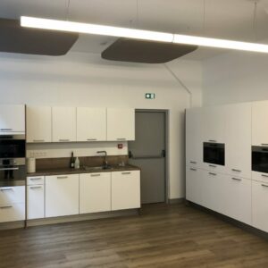 Cuisine des bureaux associatifs dans un bâtiment existant à Paris