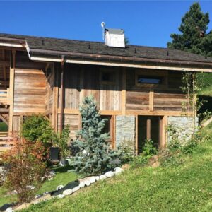 Vue de profil du Chalet familial à Combloux