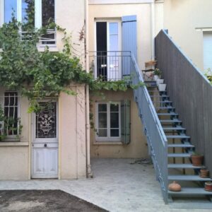 Escalier extérieur de la réhabilitation d’une maison de ville à Suresnes