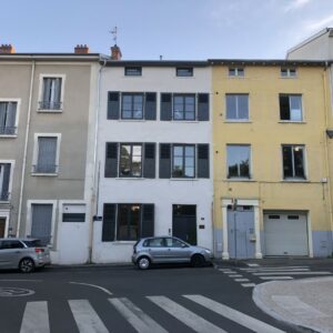 5 logements minimalistes au centre-ville d’Ecully